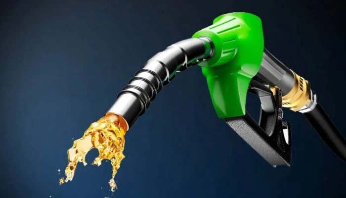 پاکستان میں آئندہ دو ہفتوں کے لیے پیٹرول کی قیمت میں 14 روپے فی لیٹر کمی کا امکان ہے۔
