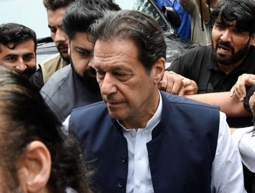 عمران خان کی توشہ خانہ اور کرپشن کیسز میں ضمانت کی درخواستیں دائر