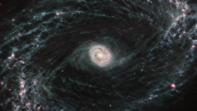خلائی گیسوں اور گردوغبار کا منبع (nebula) جو کہ زمین سے تقریبا 7600 نوری سال دور ہے۔
