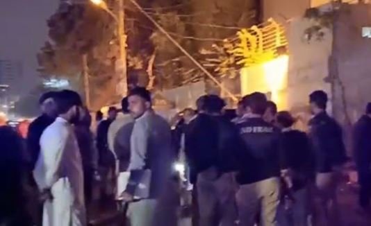 کراچی میں الیکشن کمیشن کے دفتر کے باہر دھماکہ