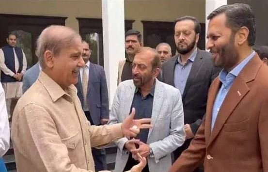نواز شریف کی دعوت پر ایم کیو ایم کا وفد لاہور پہنچ گیا
