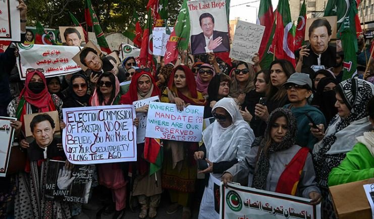 مبینہ انتخابی دھاندلی کے خلاف پی ٹی آئی کا ملک گیر احتجاج، 8 کارکن گرفتار