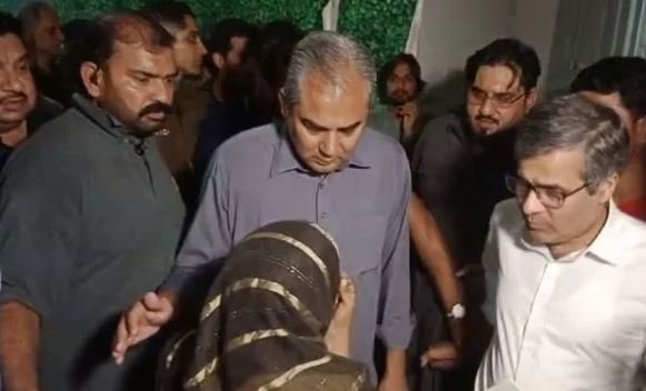 ل محسن نقوی کا پاسپورٹ آفس گارڈن ٹاؤن کا دورہ، رشوت کی شکایتوں پر ڈائریکٹرز تبدیل