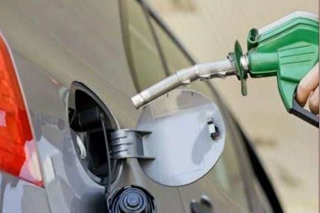 حکومت نے پیٹرولیم مصنوعات کی قیمتوں میں بڑا اضافہ کردیا