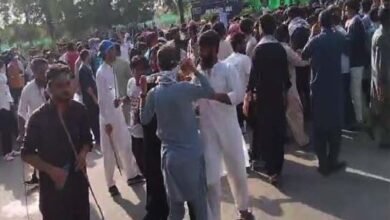 اسلام آباد: غزہ مارچ کے دوران ریڈ زون میں داخلے کی کوشش پر مظاہرین، پولیس میں جھڑپ