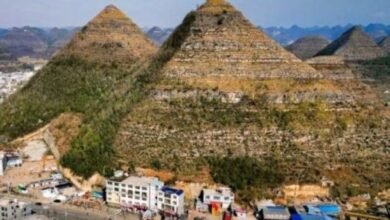 چین میں اہرام مصر سے مشابہ پہاڑ لوگوں کی توجہ کا مرکز بن گئے