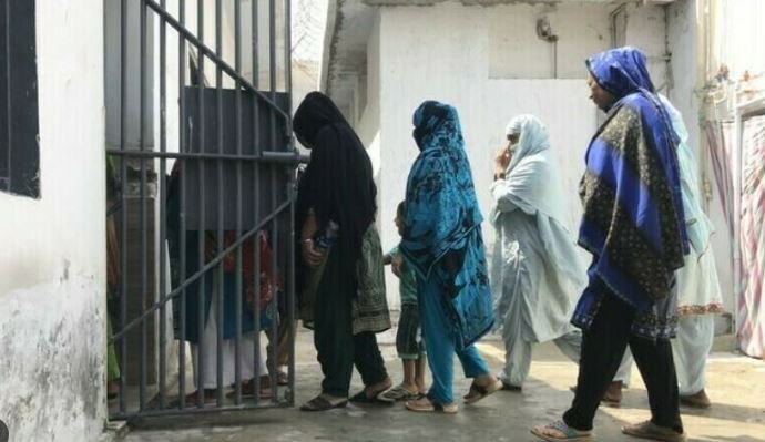 پنجاب بھر کی جیلوں میں بھکاریوں کیلئے بیرکس مختص کرنے کا فیصلہ