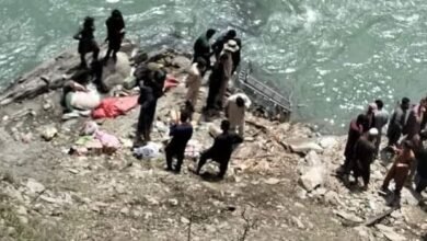 وادی نیلم میں سیاحوں کی گاڑی دریائے نیلم میں جاگری، 6 افراد جاں بحق، 5 کی تلاش جاری