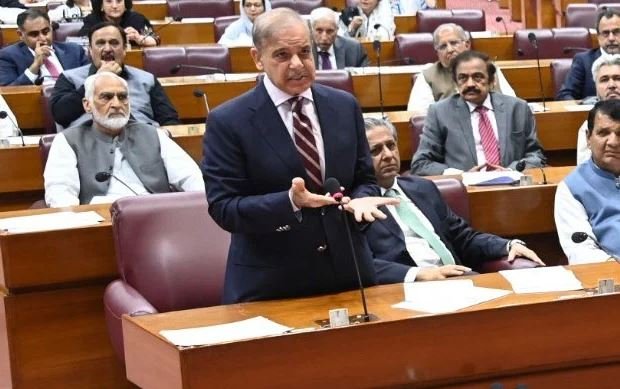 حقیقت ہے ہمیں آئی ایم ایف کیساتھ ملکر بجٹ بنانا پڑا، یہی حالات کا تقاضا ہے: وزیراعظم