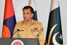 فوج سیاسی جماعتوں سے بات کرنے میں دلچسپی نہیں رکھتی: ڈی جی آئی ایس پی آر