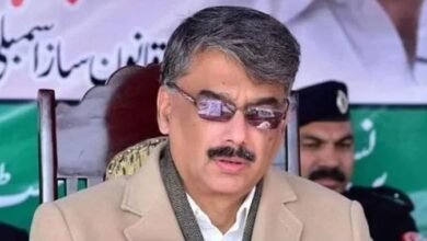 وزیراعظم آزاد کشمیربھارتی گولہ باری سے شہید اور زخمی ہونے والے افراد کے گھر پہنچ گئے