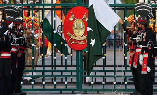پاکستانی سفارتی اہلکار بھارت سے وطن واپس پہنچ گئے