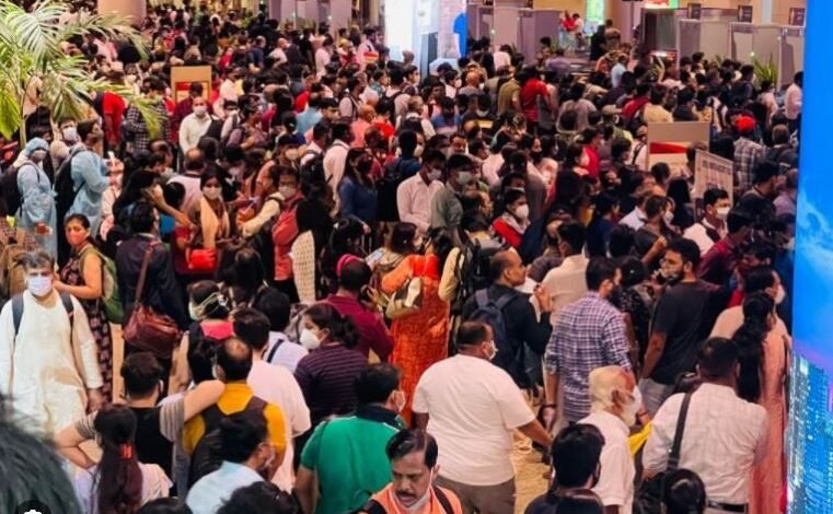 پاکستان کی جوابی کارروائی کا خوف، بھارت کے 25 ائیرپورٹ بند، سیکڑوں پروازیں منسوخ