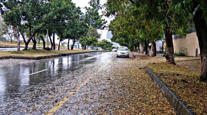 شدید گرمی کے بعد اسلام آباد،پنڈی اور پشاور میں آندھی طوفان کے ساتھ بارش