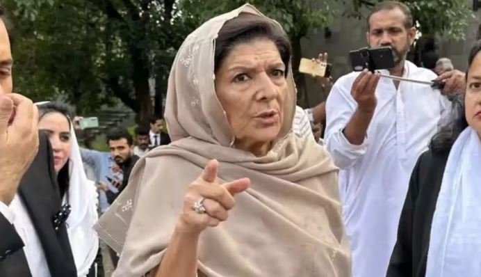 عمران خان نے جیل سے پارٹی کیلئے کیا سخت پیغام بھیجا؟ علیمہ خان نے بتادیا