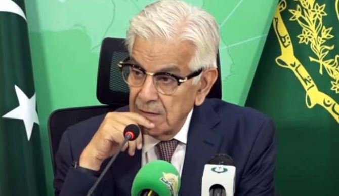 عمران اور غلام سرور نے قومی ائیرلائن کو قبرستان بنایا، کارروائی کا فیصلہ کابینہ کریگی: وزیر دفاع