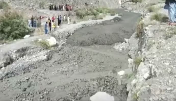 گلگت میں مٹی اورکیچڑ کا سیلاب، مکانات تباہ، سیکڑوں کنال اراضی کو نقصان