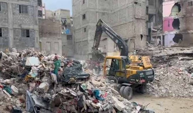 کراچی: لیاری میں گرنے والی عمارت کا ملبہ ہٹانےکا کام جاری، جاں بحق افرادکی تعداد 18ہوگئی