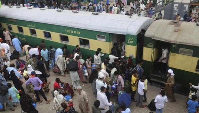 محکمہ ریلوے کا 11 ٹرینیں پرائیویٹائز کرنےکا فیصلہ