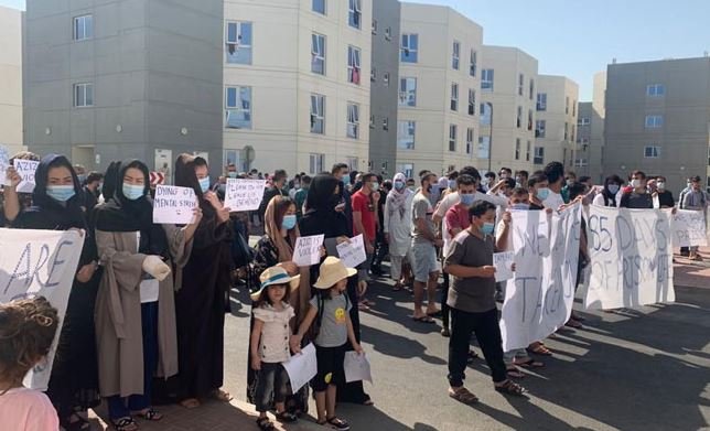 پاکستان اور ایران کے بعد امارات نے بھی افغان باشندوں کو واپس بھیجنا شروع کردیا