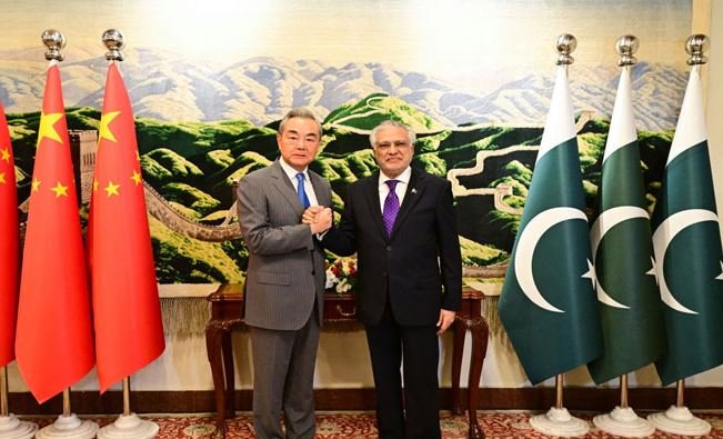 پاکستان کے ساتھ تعلقات کو نئی بلندیوں تک لے جا رہے ہیں، چینی وزیر خارجہ