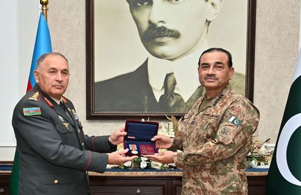 آذربائیجان نے فیلڈ مارشل عاصم منیر کو اعلیٰ فوجی ایوارڈ سے نواز دیا