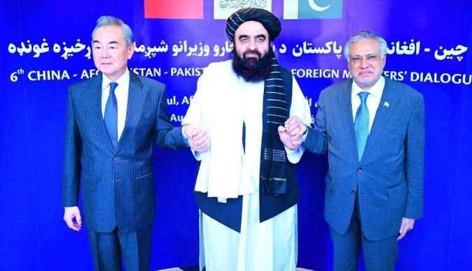 پاکستان، چین اور افغان وزرائے خارجہ کا اجلاس، سی پیک کو افغانستان تک توسیع دینے پر اتفاق