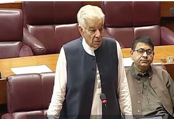 بذریعہ سڑک ایران جانے پرجائز وجوہات کے سبب پابندی عائد کی: خواجہ آصف