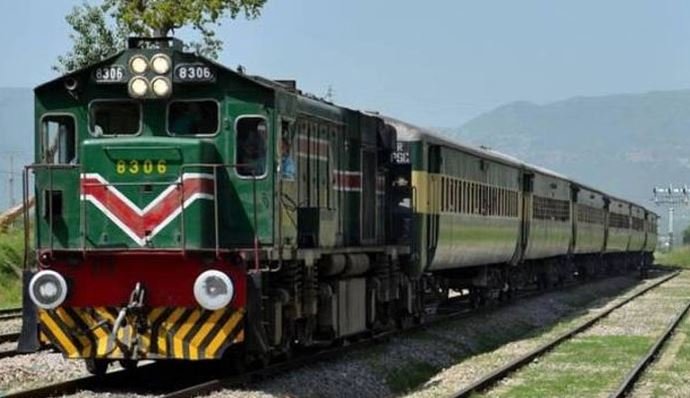 صرف پائلٹ انجن پر گولیاں چلیں، جعفر ایکسپریس پر حملہ نہیں ہوا: ترجمان ریلویز