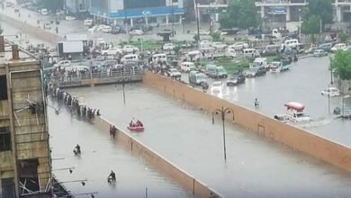 بارش سے برساتی نالے بپھر گئے، پانی گھروں میں داخل، گاڑیاں بھی تیرنے لگیں