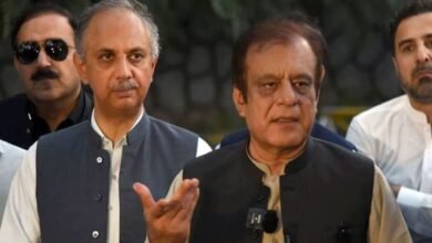 عمرایوب اور شبلی فراز سمیت 14 ملزمان کے ناقابل ضمانت وارنٹ جاری