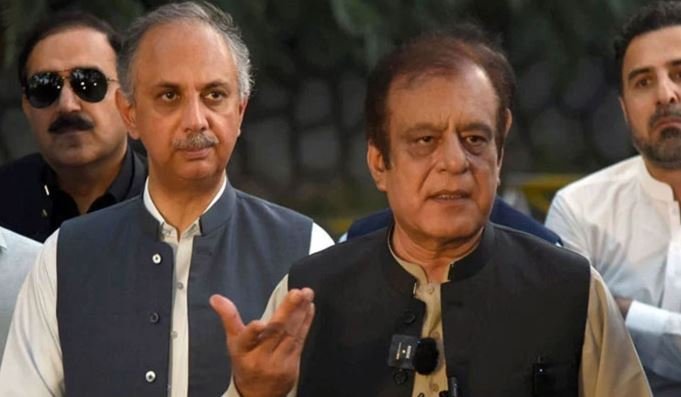 عمرایوب اور شبلی فراز سمیت 14 ملزمان کے ناقابل ضمانت وارنٹ جاری