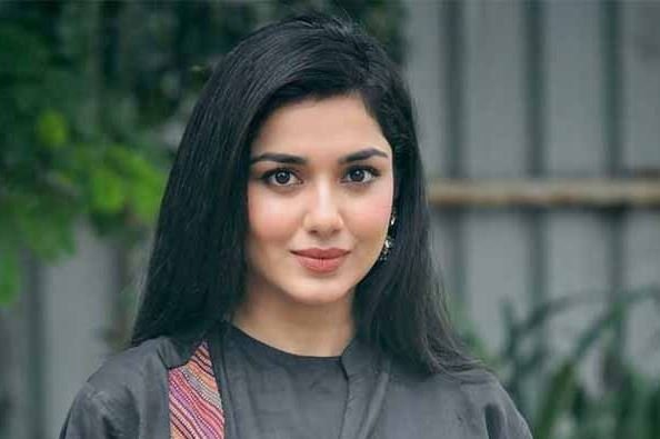 سوشل میڈیا پر لوگ ہمارے بارے میں ایسا بھی لکھتے ہیں جو پڑھنا مشکل ہوتا ہے: طوبیٰ انوار