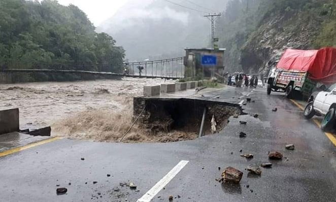 سیلاب سے 493 کلو میٹر سڑکیں اور 32 پل بہہ گئے، بحالی کیلئے 9 ارب درکار، نقصان کی تفصیل جاری