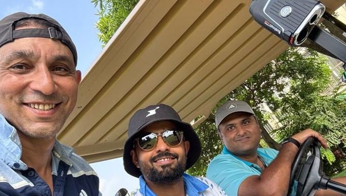 پاک بھارت ٹاکرا، اظہر محمود نے بابر اعظم کے دبئی جانےکی خبروں کی تردیدکردی