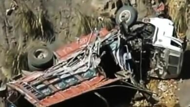 منی ٹرک بریک فیل ہونے سے کھائی میں جاگرا، 11 افراد جاں بحق