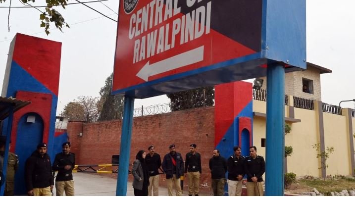 اڈیالہ جیل میں 3 قیدیوں کی طبیعت ناساز، ایک اسپتال منتقلی کے دوران انتقال کرگیا