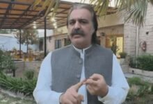 علی امین وزیراعلیٰ ہاؤس کے پی سے روانہ، اسٹاف سے مصافحہ بھی کیا