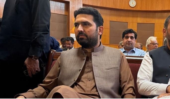 صوبے کا چیف ایگزیکٹو ہوں، کور کمانڈر مبارکباد دینے آئے تھے: وزیر اعلیٰ کے پی