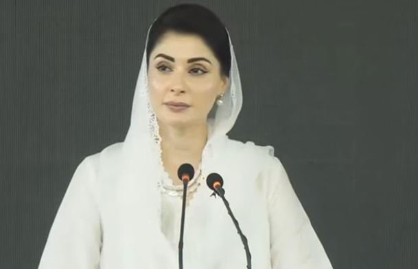 مریم نواز کا معافی مانگنے سے انکار، ایک بار پھر مخالفین کو نشانے پر لے لیا