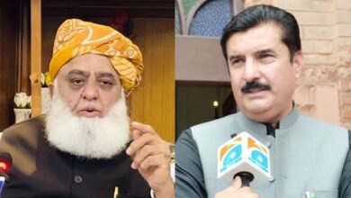 مولانا فضل الرحمان کے تحفظات ہیں جنہیں بیٹھ کر دور کرلیں گے:گورنر کے پی