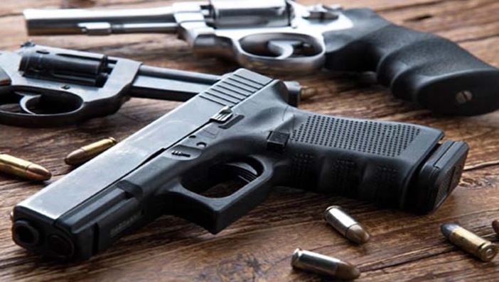 پنجاب میں غیر قانونی اسلحہ رکھنے پر 14 سال قید، 20 لاکھ روپے تک جرمانہ ہوگا