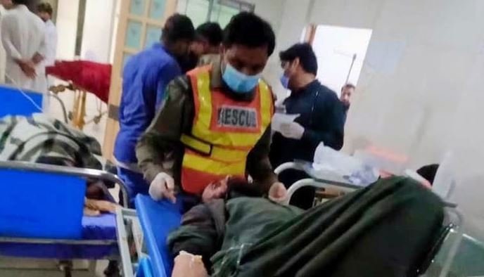 مالاکنڈ میں خانہ بدوش افراد کا ٹرک کھائی میں جاگرا، 15 افراد جاں بحق