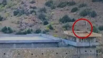 پاک فوج نے افغان پوسٹ پر پاکستان کا جھنڈا لہرا دیا