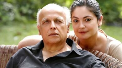 والد شراب پی کرگھر آئے تو والدہ نے بالکونی میں بند کردیا تھا: پوجا بھٹ