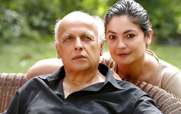 والد شراب پی کرگھر آئے تو والدہ نے بالکونی میں بند کردیا تھا: پوجا بھٹ