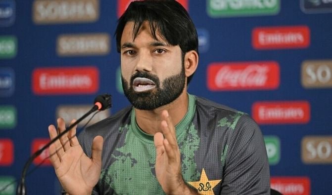 محمد رضوان کا سینٹرل کنٹریکٹ پر دستخط کرنے سے انکار