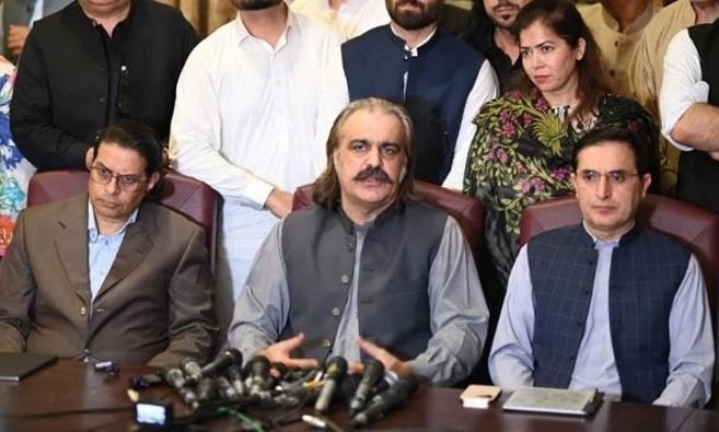 سلمان اکرم راجا نے علی امین گنڈا پور کو وزارت اعلیٰ سے ہٹانے کی تصدیق کردی