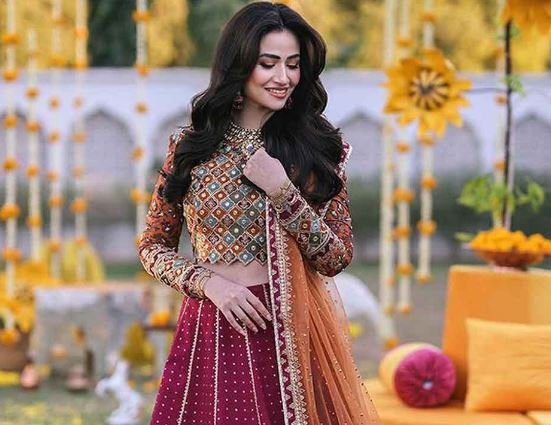 ثنا جاوید نے اپنے فیس بک کے جعلی اکاؤنٹ سے مداحوں کو خبردار کردیا