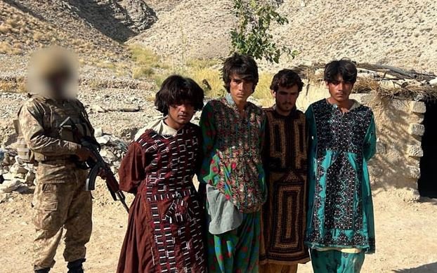 سکیورٹی فورسز کا آپریشن، خواتین کے بھیس میں فرار ہونیوالے 4 دہشتگردگرفتار